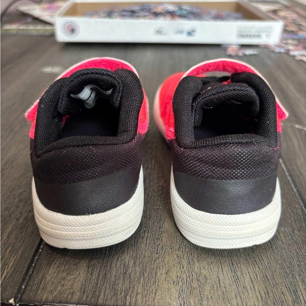 Nike Pink and Black Sneakers with Breathable Mesh - Picture 6 of 9